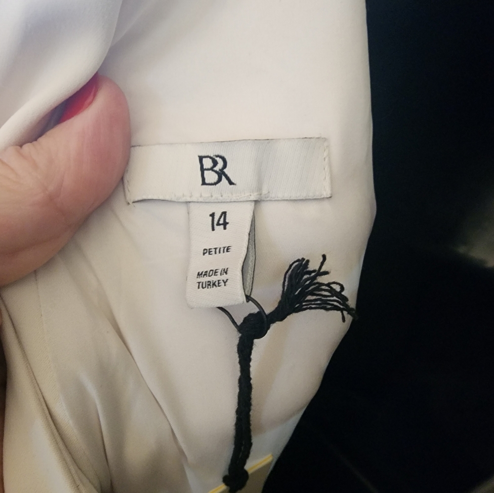 CC- Eegant White V-Neck Dress - Picture 4 of 6